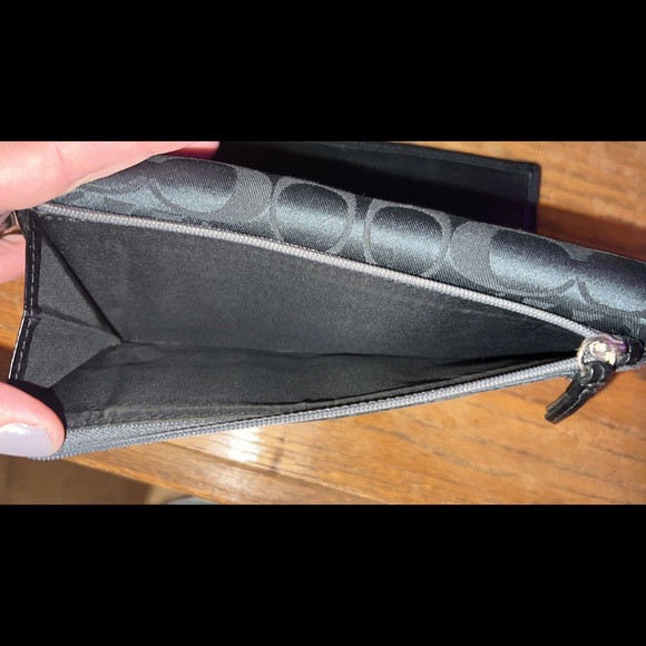 Authentic Coach Wallet - Picture 5 of 5